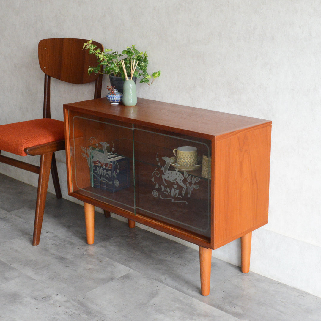 デンマークヴィンテージ　バンビ チークガラスキャビネット6-68