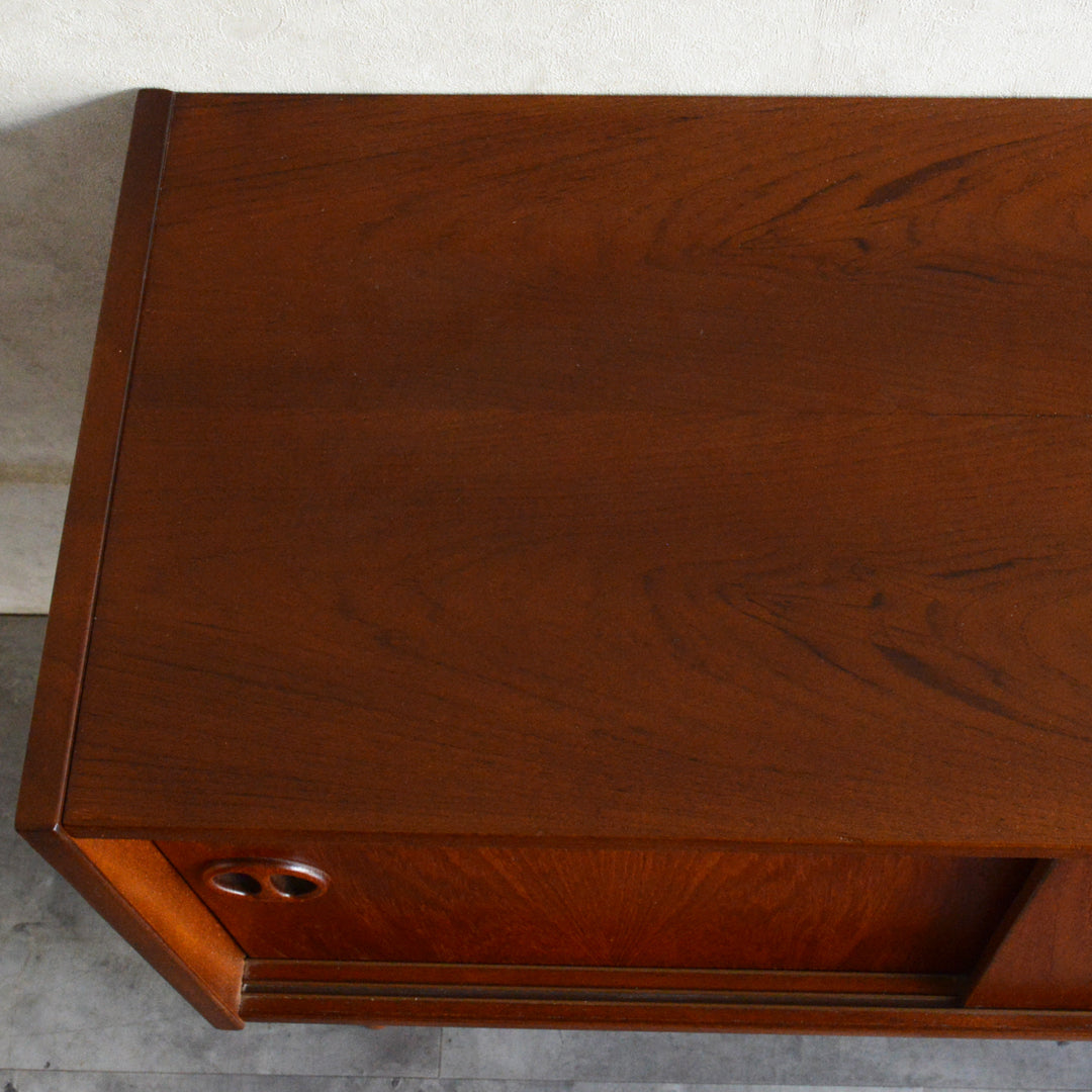 デンマーク ヴィンテージ  チーク スモールキャビネット 8-24