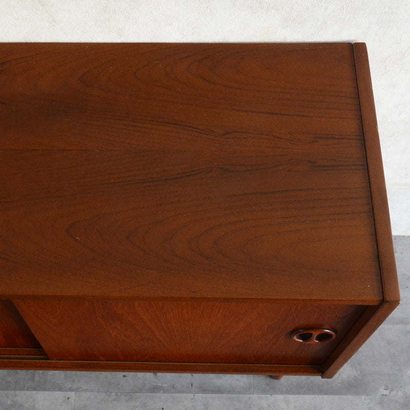 デンマーク ヴィンテージ  チーク スモールキャビネット 8-24