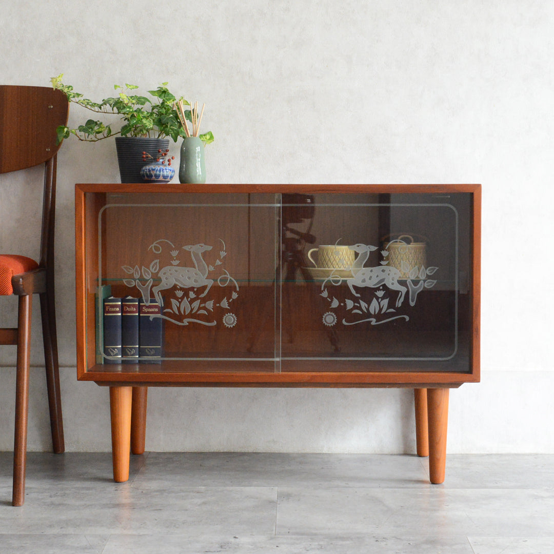 デンマークヴィンテージ バンビガラスキャビネット6-68 – Rowan.inc