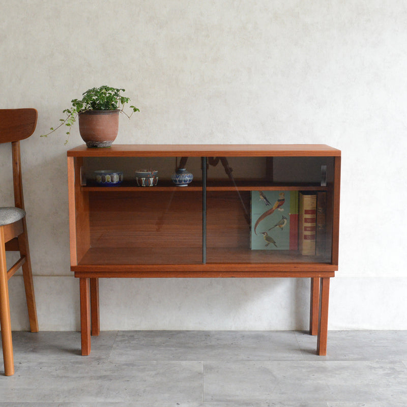 デンマークヴィンテージ　ガラス扉付 チークキャビネット 6-41