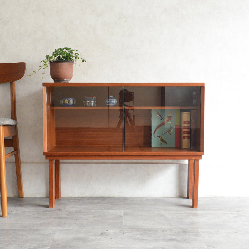 デンマークヴィンテージ　ガラス扉付 チークキャビネット 6-41