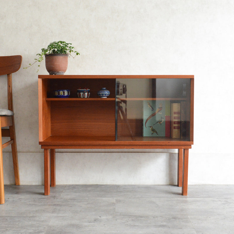 デンマークヴィンテージ　ガラス扉付 チークキャビネット 6-41