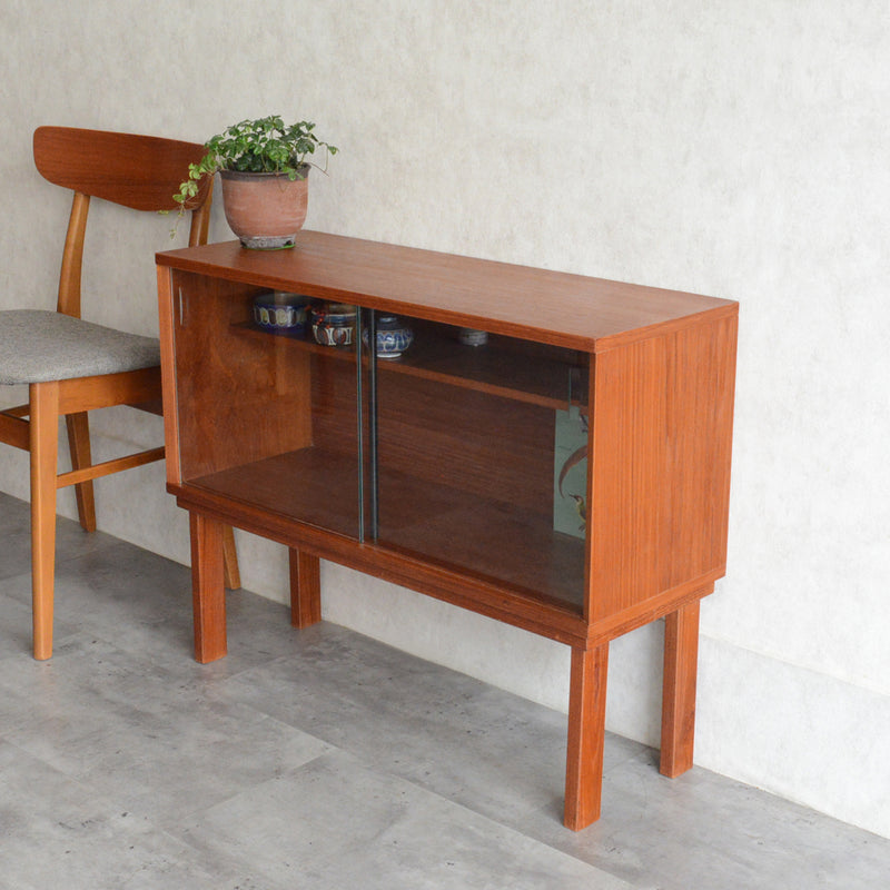 デンマークヴィンテージ　ガラス扉付 チークキャビネット 6-41