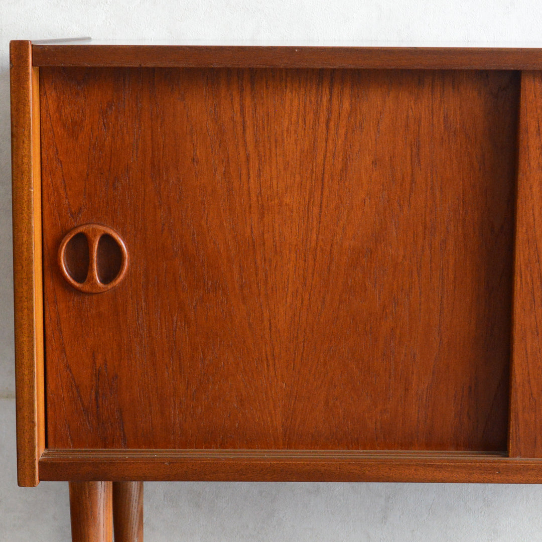 デンマーク ヴィンテージ  チーク スモールキャビネット 8-24