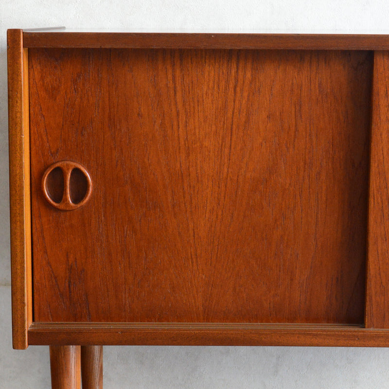 デンマーク ヴィンテージ  チーク スモールキャビネット 8-24