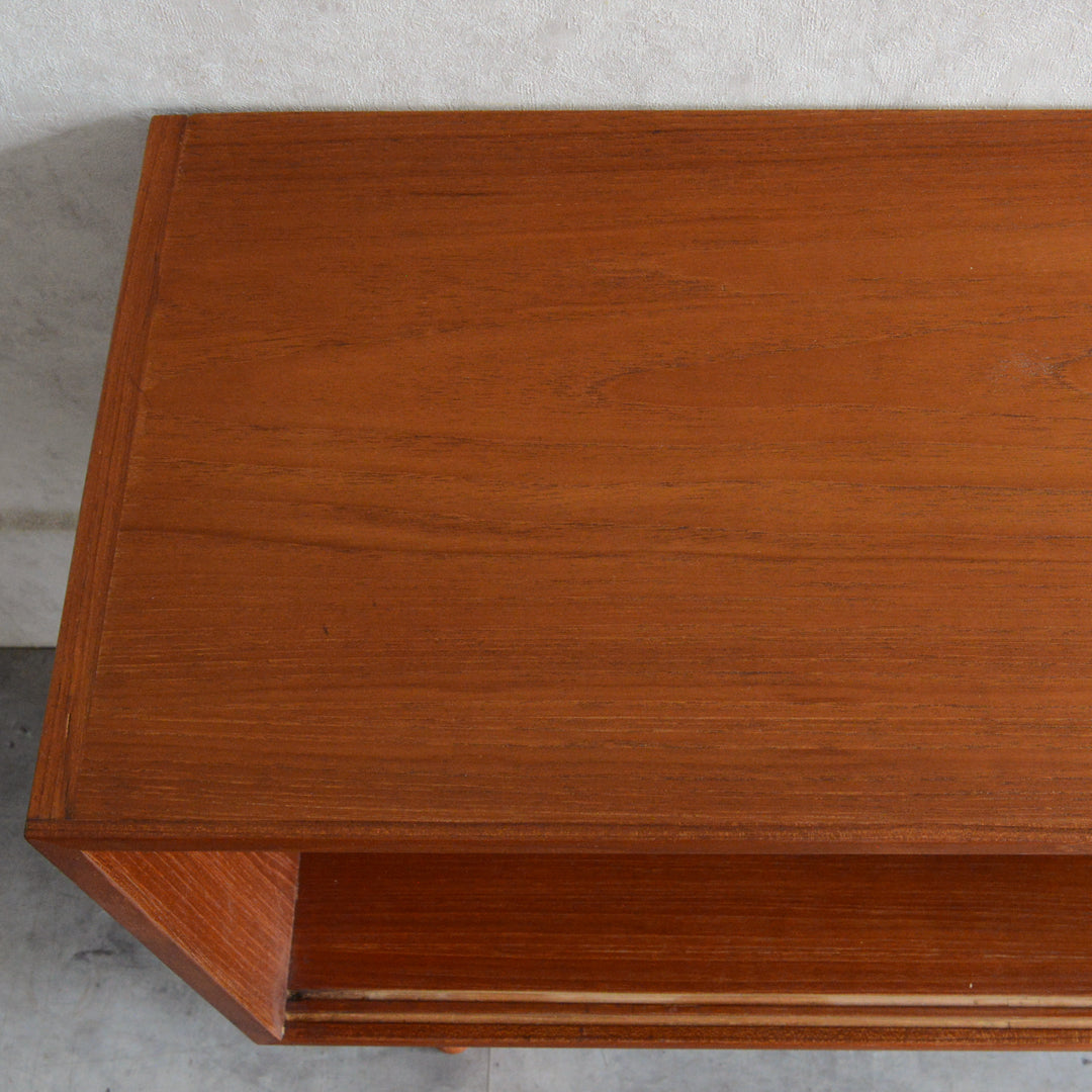 デンマークヴィンテージ　バンビ チークガラスキャビネット6-68