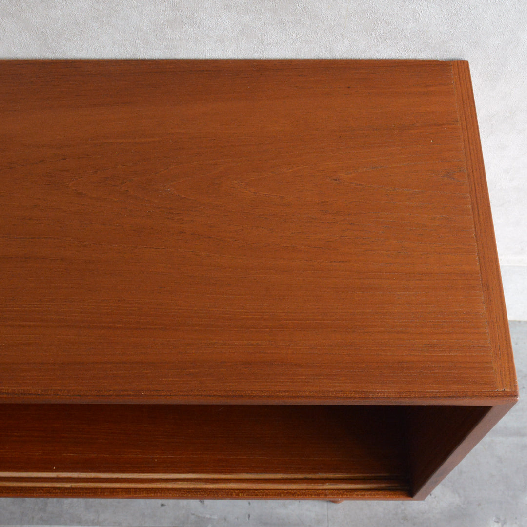 デンマークヴィンテージ　バンビ チークガラスキャビネット6-68