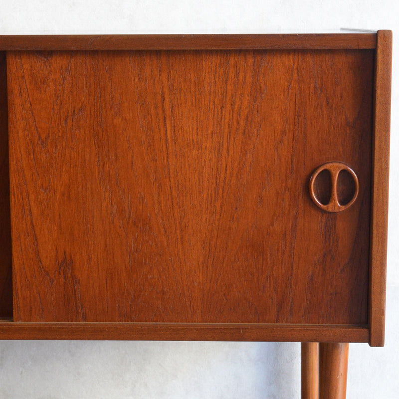 デンマーク ヴィンテージ  チーク スモールキャビネット 8-24
