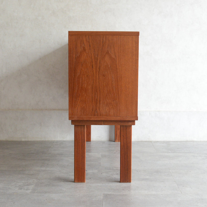 デンマークヴィンテージ　ガラス扉付 チークキャビネット 6-41