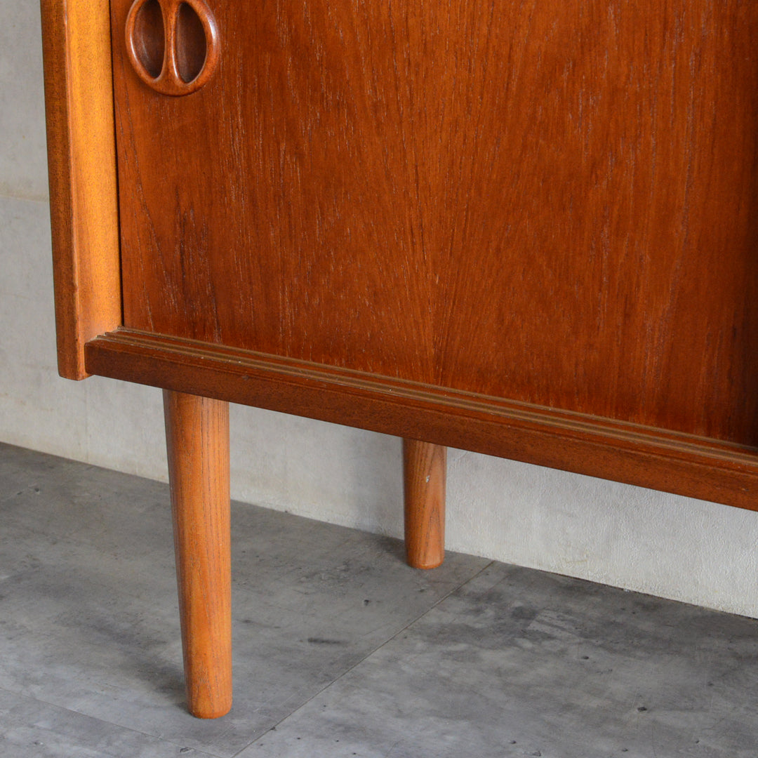 デンマーク ヴィンテージ  チーク スモールキャビネット 8-24