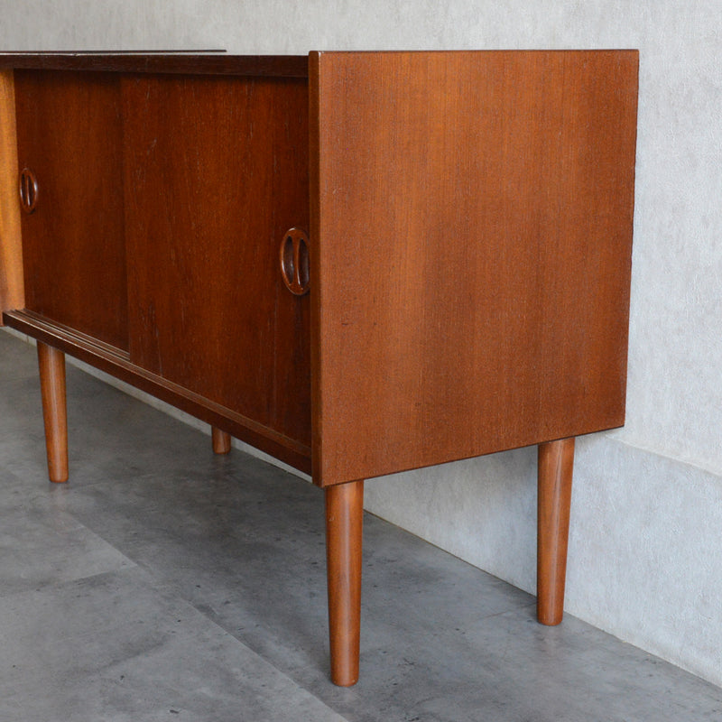 デンマーク ヴィンテージ  チーク スモールキャビネット 8-24