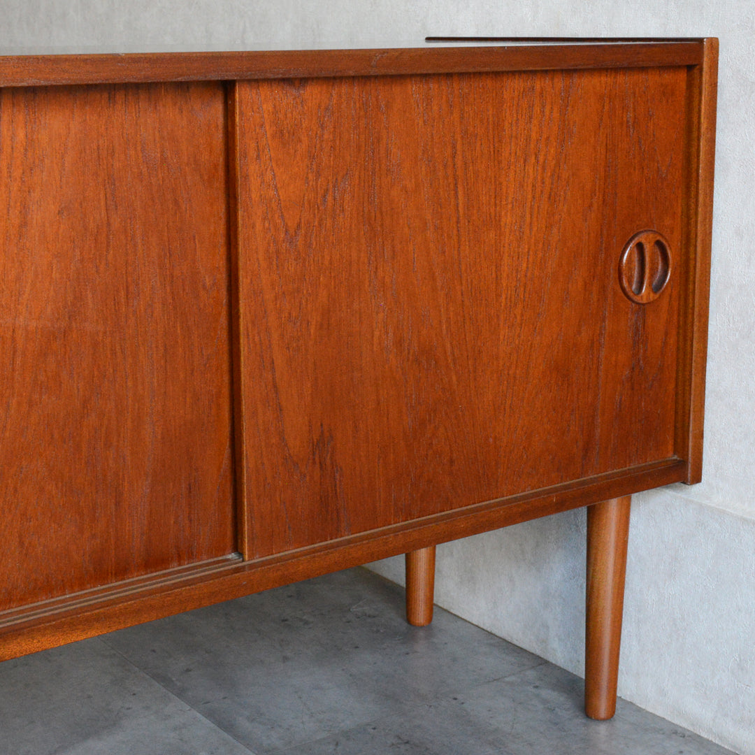 デンマーク ヴィンテージ  チーク スモールキャビネット 8-24