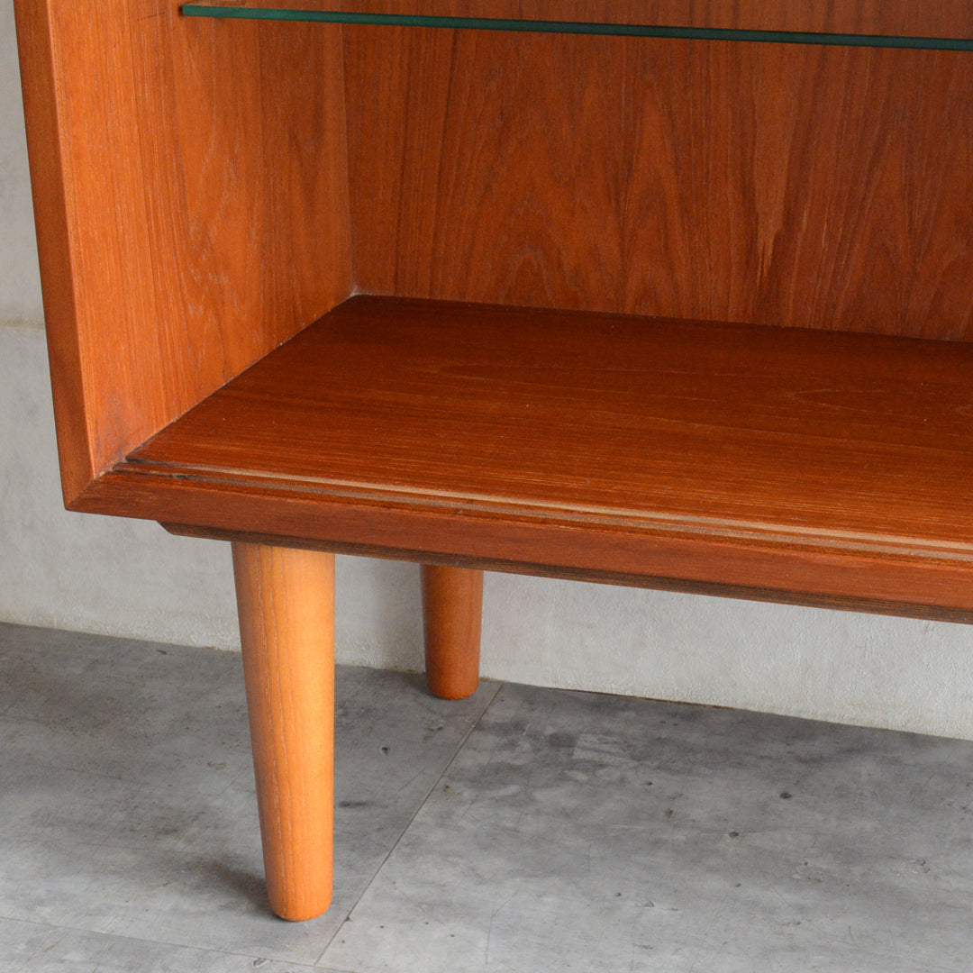 デンマークヴィンテージ　バンビ チークガラスキャビネット6-68