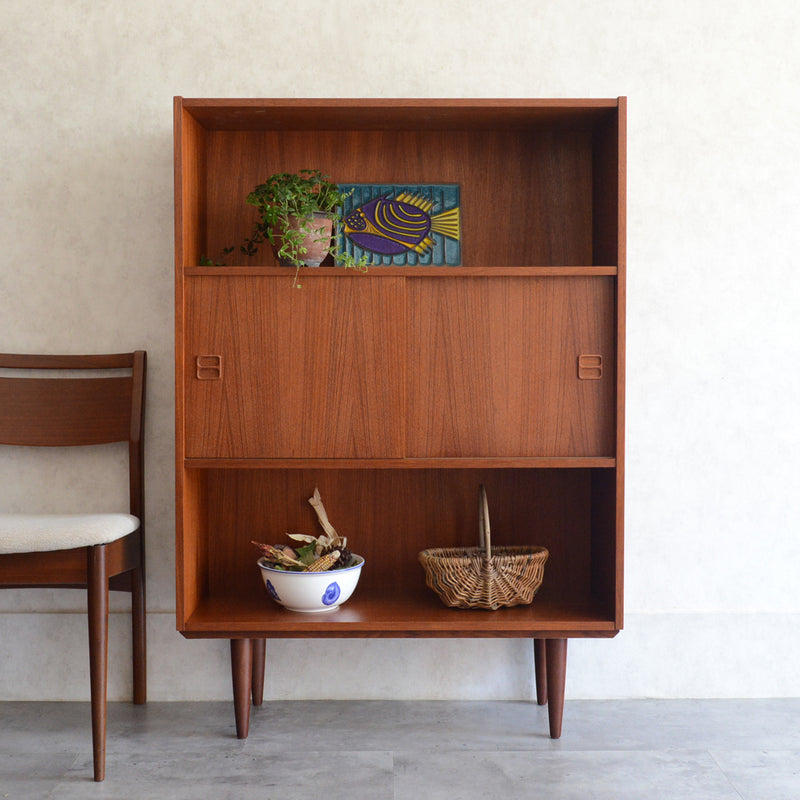 デンマークヴィンテージ　チークシェルフ（木扉付）P-16