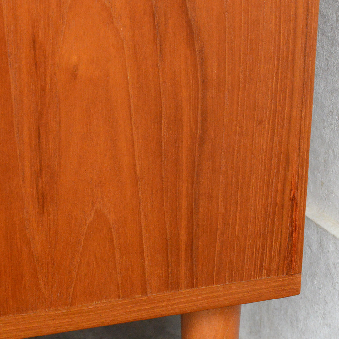 デンマークヴィンテージ　バンビ チークガラスキャビネット6-68