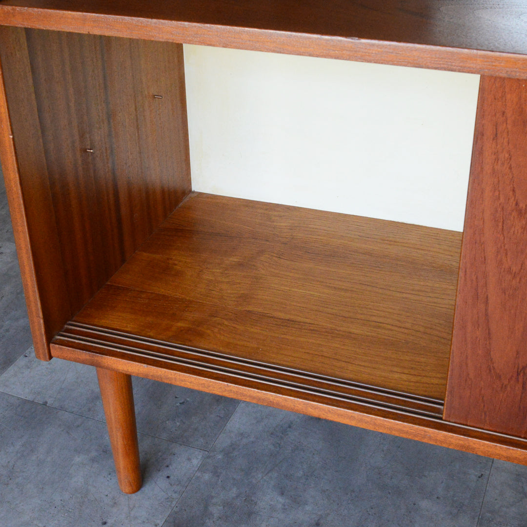 デンマーク ヴィンテージ  チーク スモールキャビネット 8-24