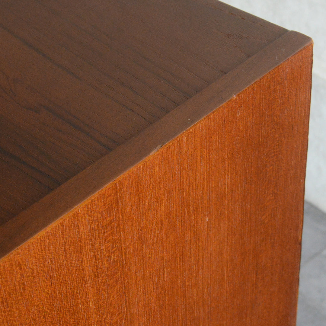 デンマーク ヴィンテージ  チーク スモールキャビネット 8-24