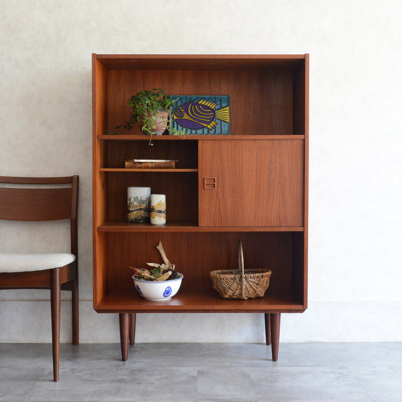 デンマークヴィンテージ　チークシェルフ（木扉付）P-16