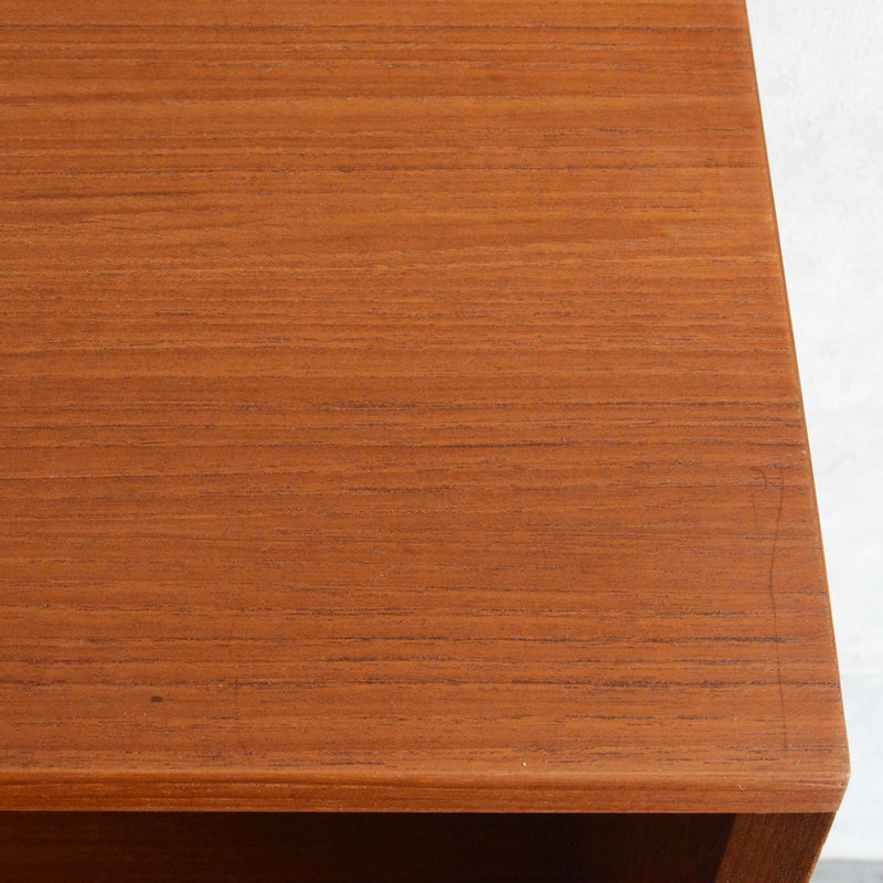 デンマークヴィンテージ　ガラス扉付 チークキャビネット 6-41