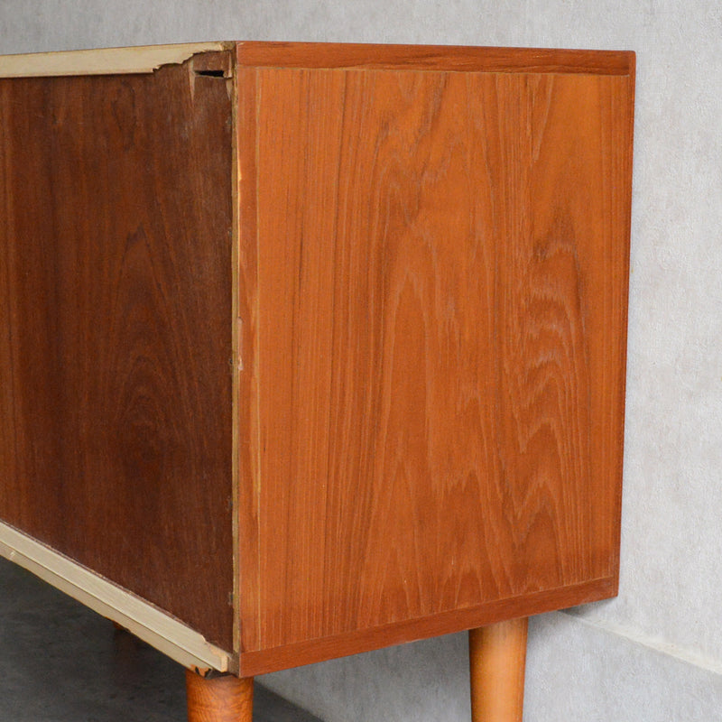 デンマークヴィンテージ　バンビ チークガラスキャビネット6-68