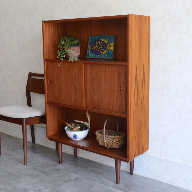 デンマークヴィンテージ　チークシェルフ（木扉付）P-16