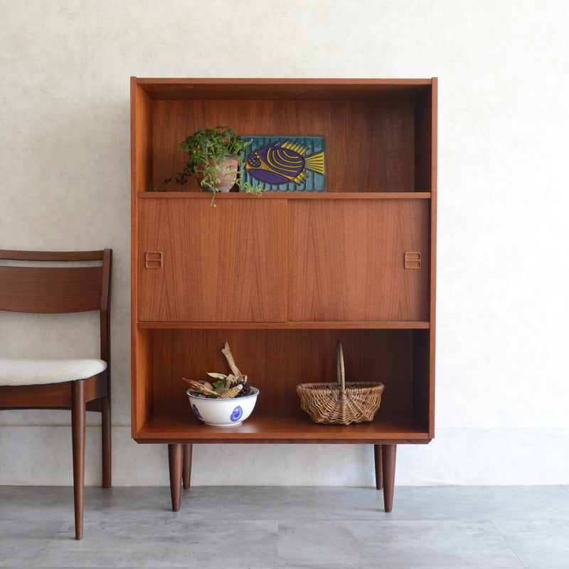 デンマークヴィンテージ　チークシェルフ（木扉付）P-16