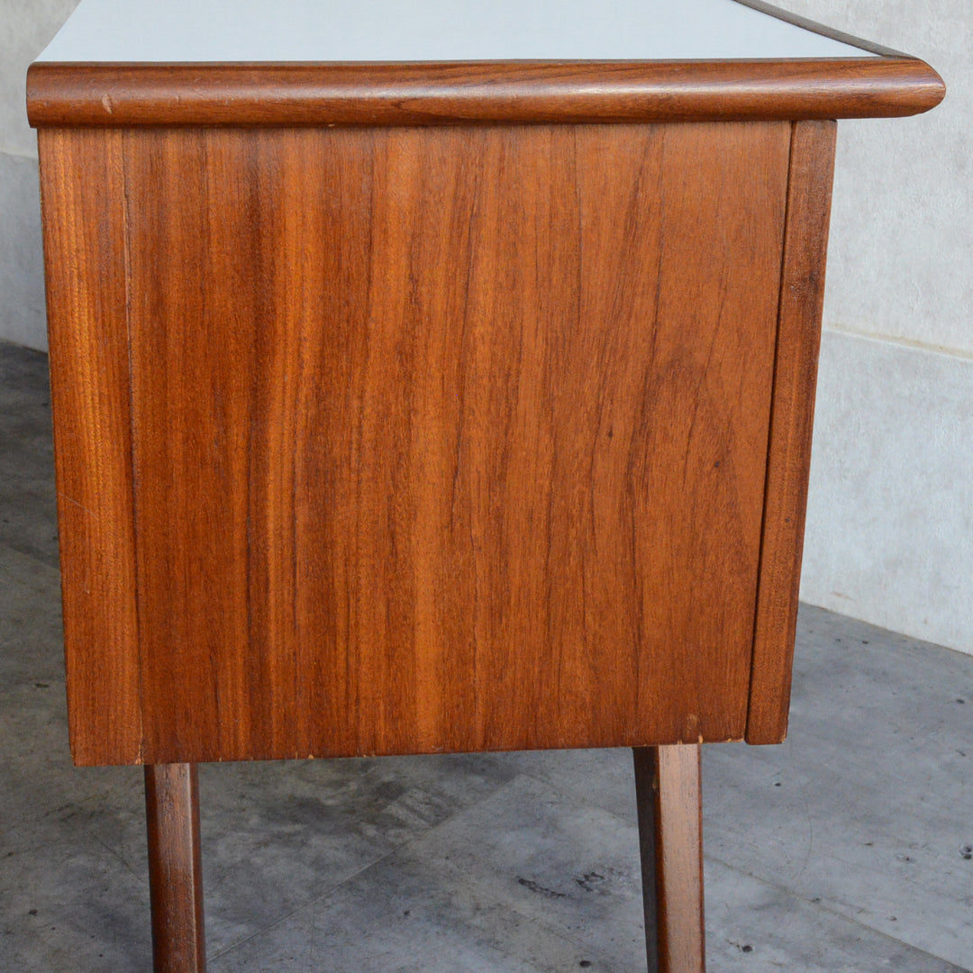 60Sスモールキャビネット/ベッドサイドキャビネット02