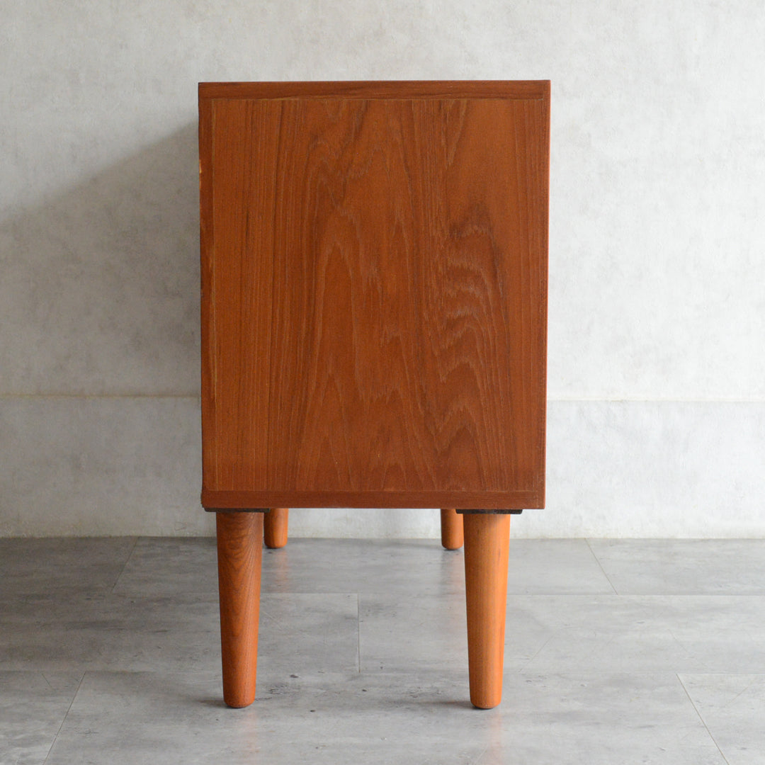 デンマークヴィンテージ　バンビ チークガラスキャビネット6-68