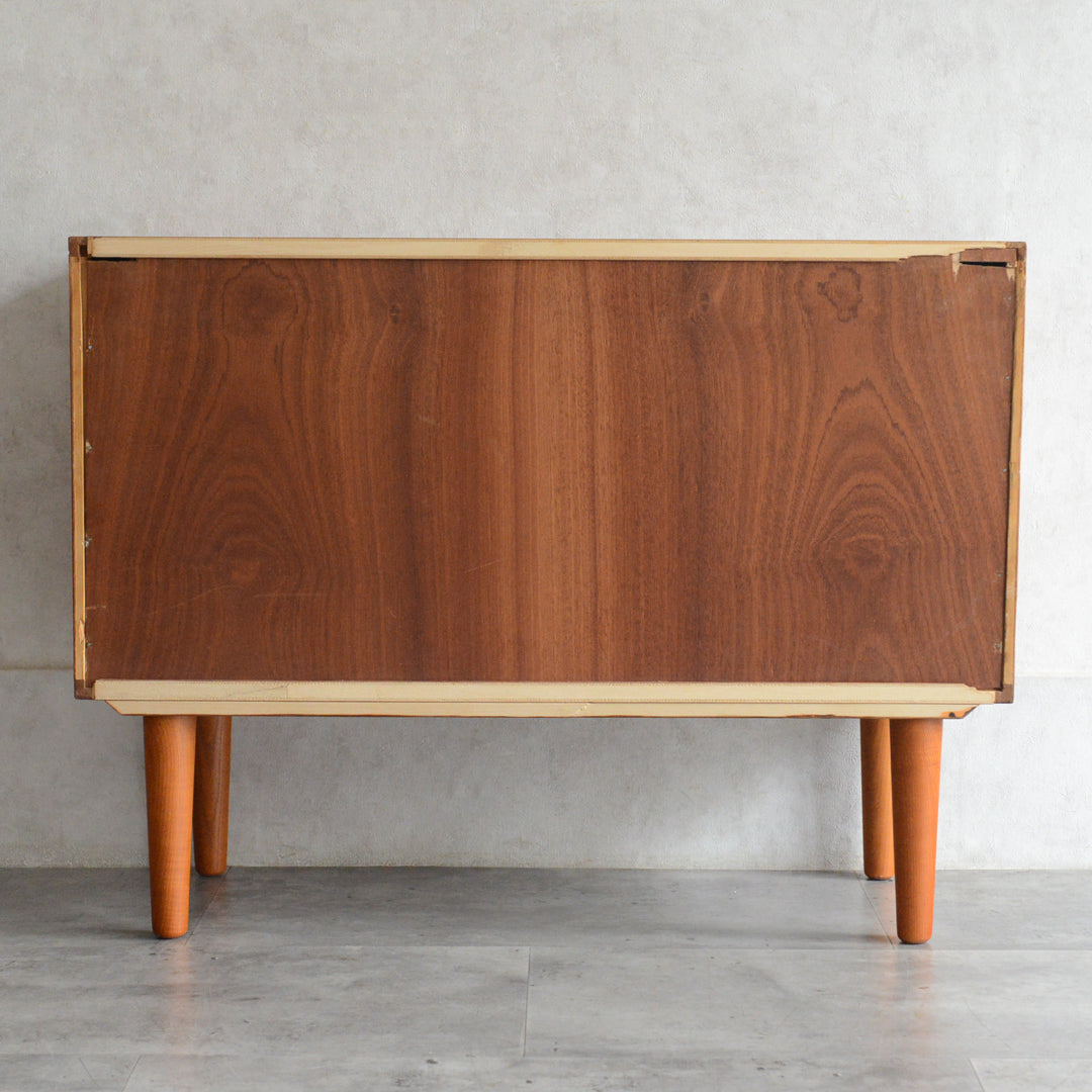 デンマークヴィンテージ　バンビ チークガラスキャビネット6-68