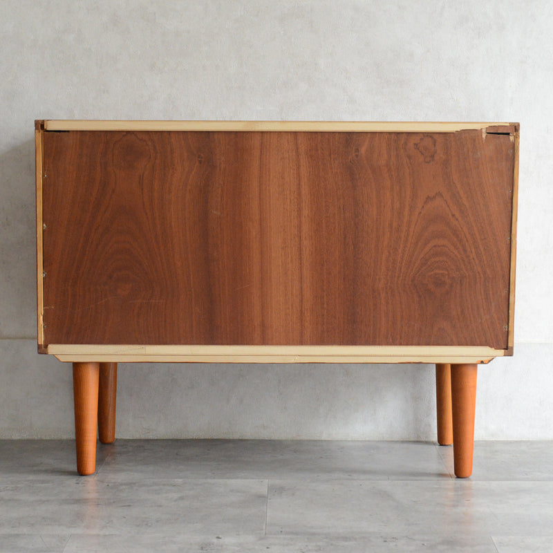 デンマークヴィンテージ　バンビ チークガラスキャビネット6-68