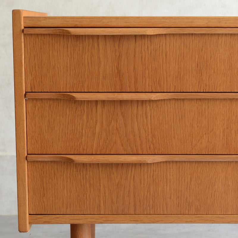 デンマークヴィンテージ  オーク３段チェスト5-26 (ウッドオイル仕上）