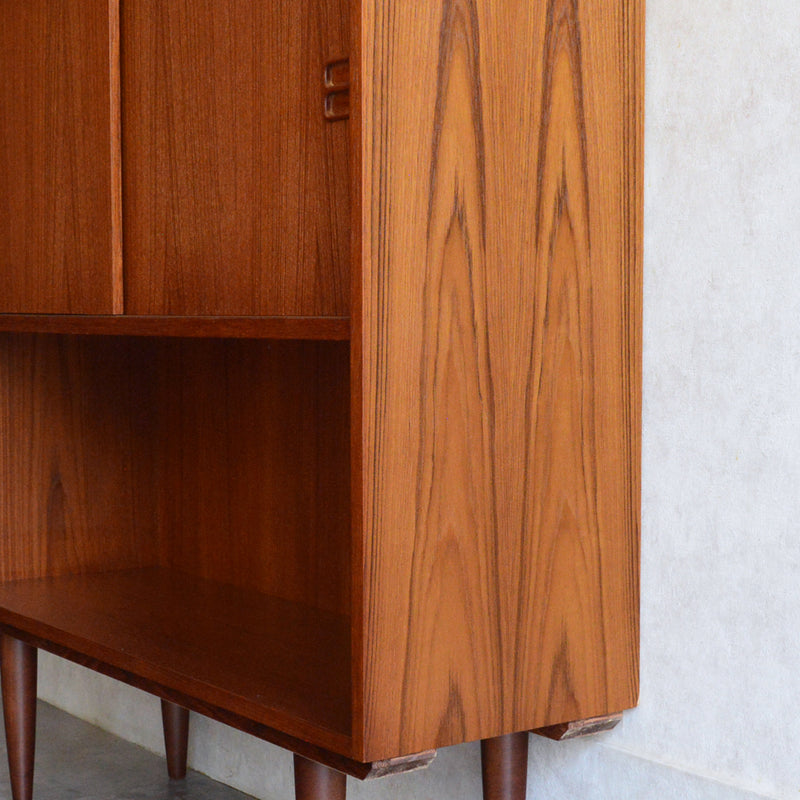 デンマークヴィンテージ　チークシェルフ（木扉付）P-16