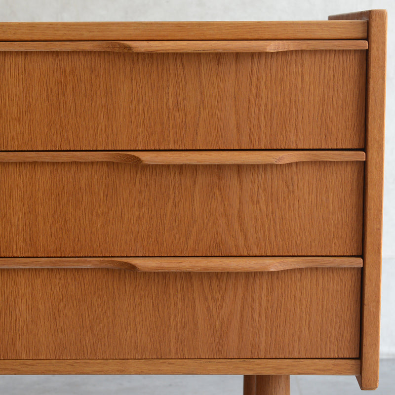 デンマークヴィンテージ  オーク３段チェスト5-26 (ウッドオイル仕上）