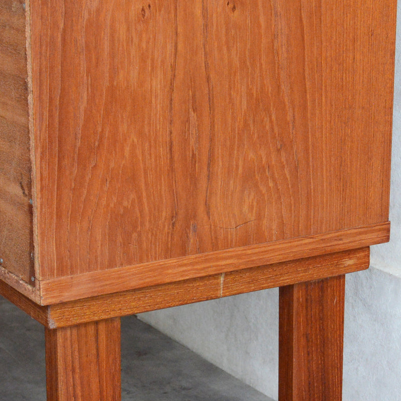 デンマークヴィンテージ　ガラス扉付 チークキャビネット 6-41