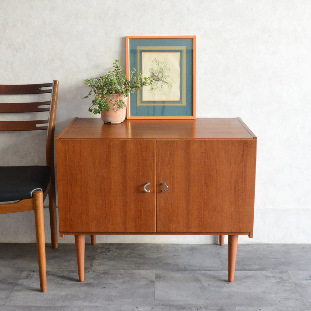 デンマーク ヴィンテージ チークキャビネット 13