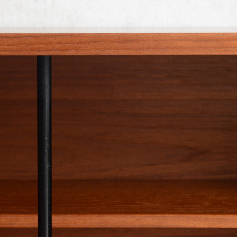 デンマークヴィンテージ　ガラス扉付 チークキャビネット 6-41