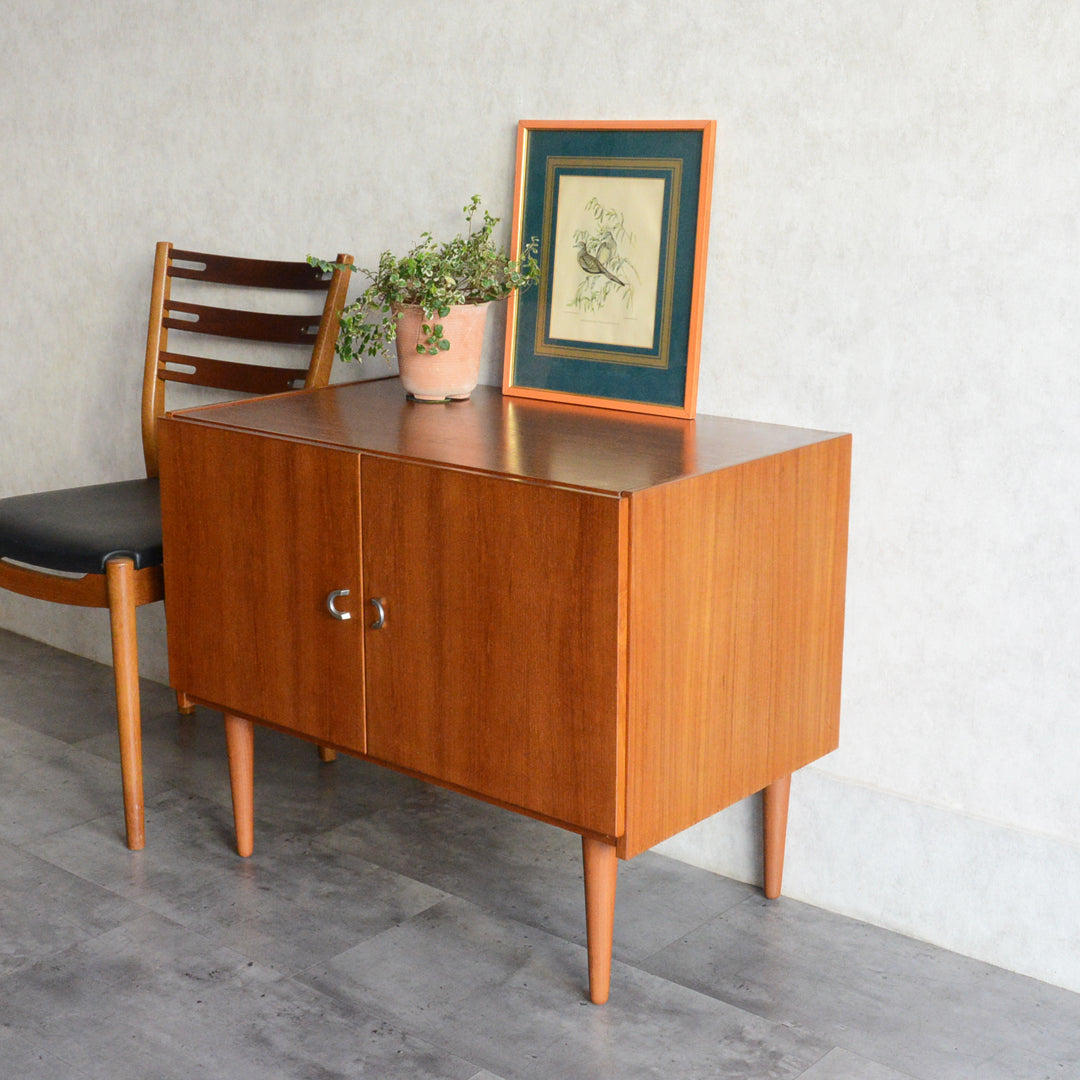 デンマーク ヴィンテージ チークキャビネット 13