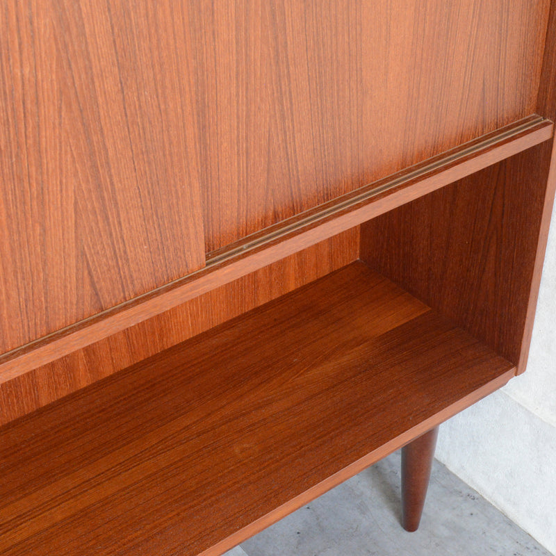 デンマークヴィンテージ　チークシェルフ（木扉付）P-16