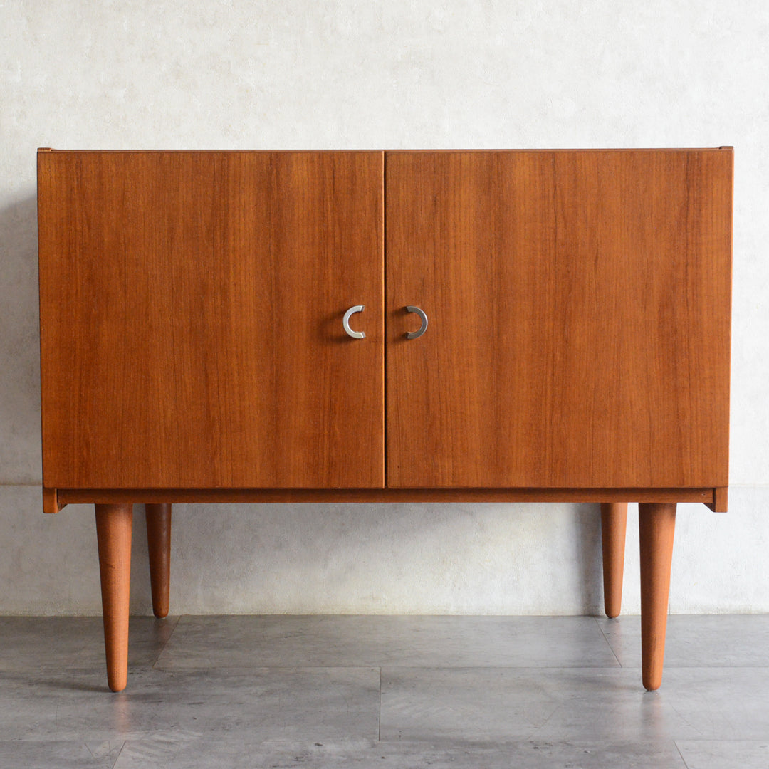 デンマーク ヴィンテージ チークキャビネット 13