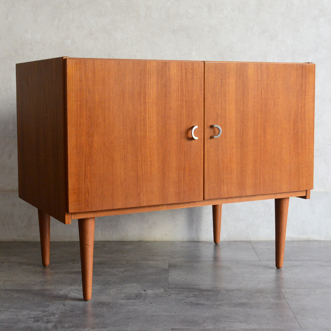 デンマーク ヴィンテージ チークキャビネット 13