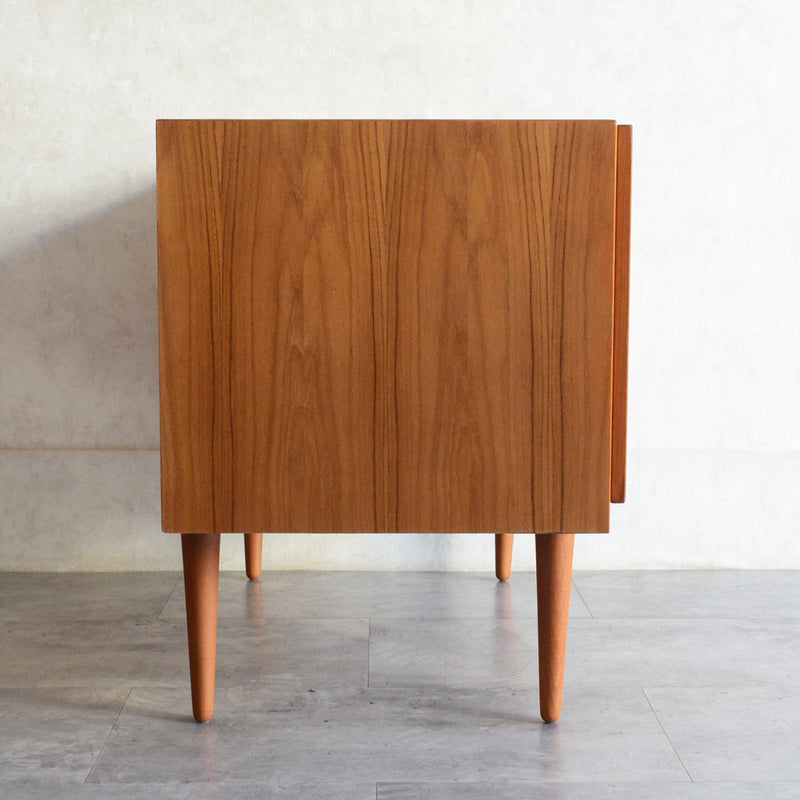 デンマーク ヴィンテージ チークキャビネット 13