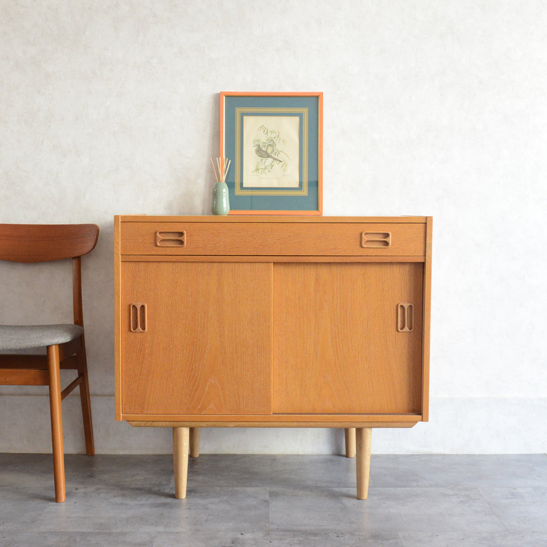 デンマーク ヴィンテージ  抽斗付 オークキャビネット 5-119