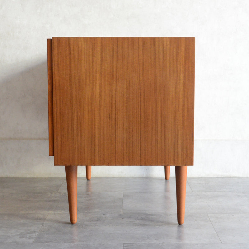 デンマーク ヴィンテージ チークキャビネット 13