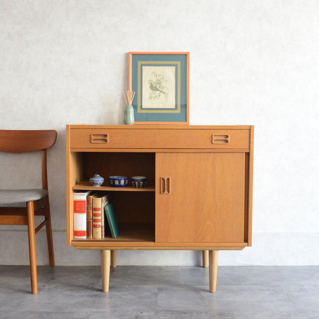 デンマーク ヴィンテージ  抽斗付 オークキャビネット 5-119