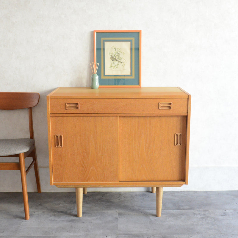 デンマーク ヴィンテージ  抽斗付 オークキャビネット 5-119