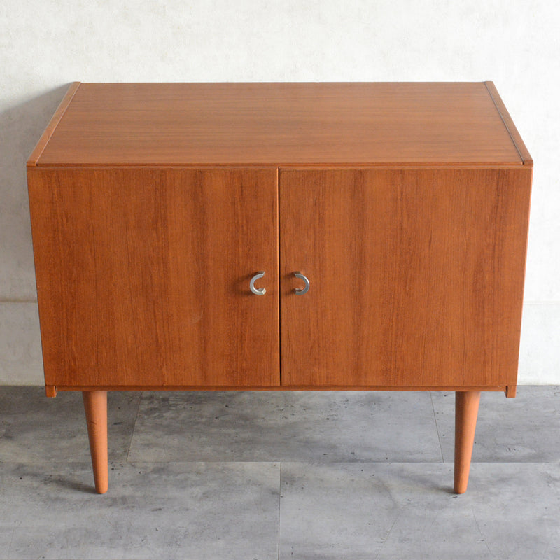 デンマーク ヴィンテージ チークキャビネット 13