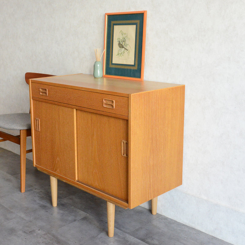 デンマーク ヴィンテージ  抽斗付 オークキャビネット 5-119