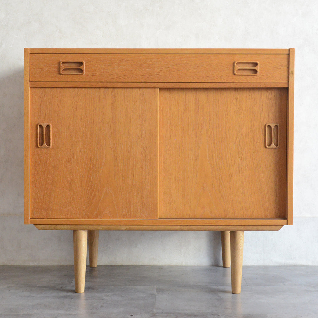 デンマーク ヴィンテージ  抽斗付 オークキャビネット 5-119