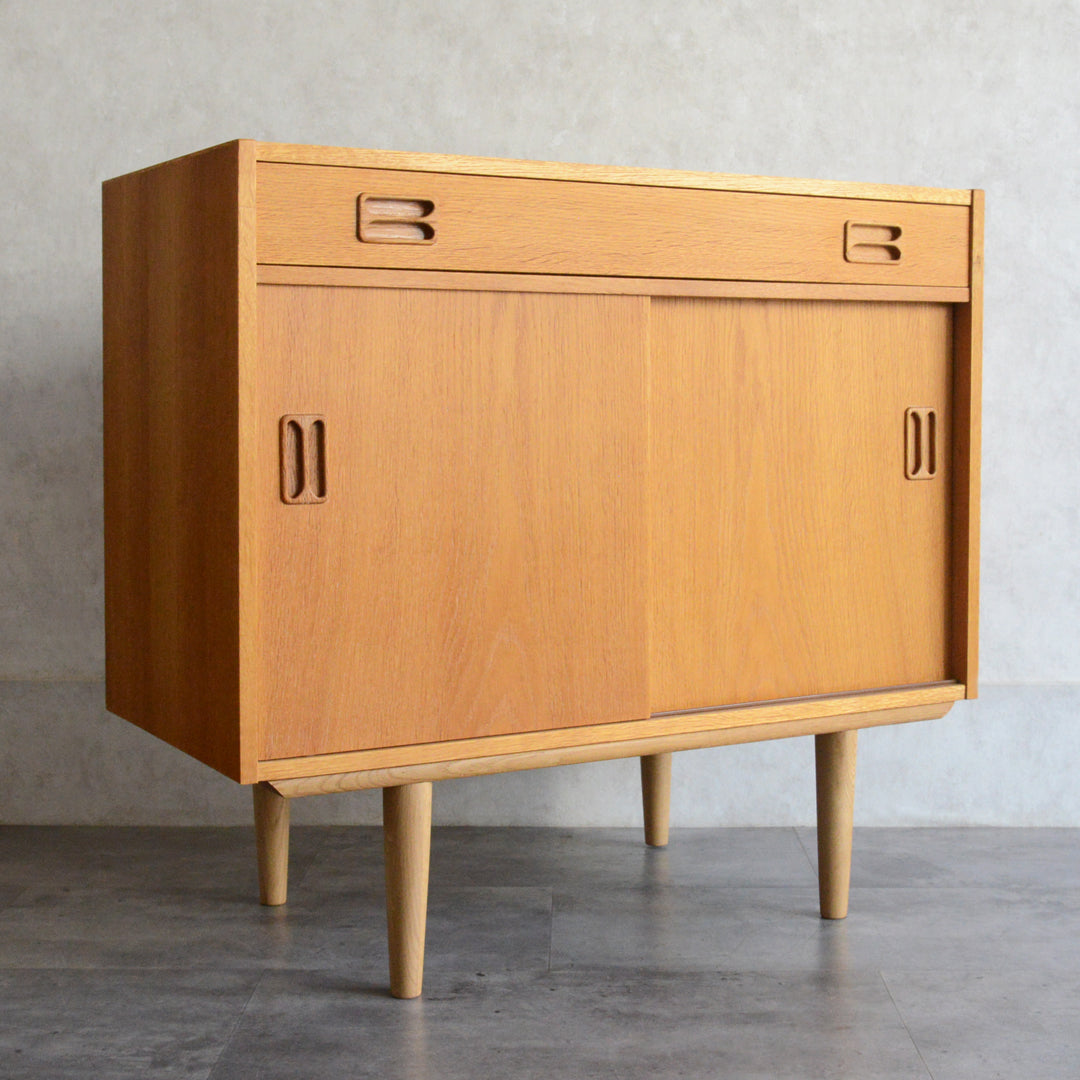 デンマーク ヴィンテージ  抽斗付 オークキャビネット 5-119